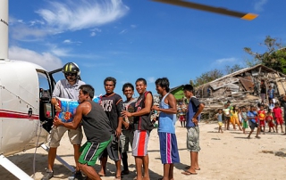 Unloading helicopter