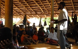 Nduan, one of the Inapang leaders, teaching.