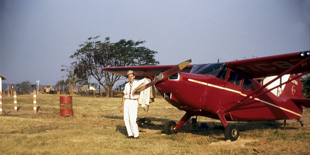 Mel Wyma, Stinson Voyager, First plane in Paraguay. Tobite