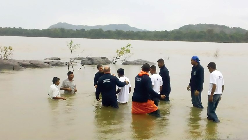 Airgilio and Alexander baptizing those they've evanglized