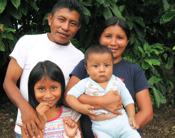 Jose Arturo and Janth and family