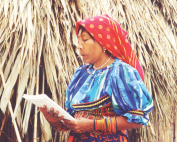 Kuna woman reading