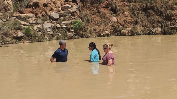 two missionaries are baptizing a Nahuatl believer