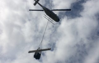 helicopter hauling goods with a sling load