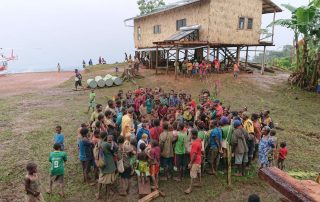 Kovol people gathering for the helicopter flight