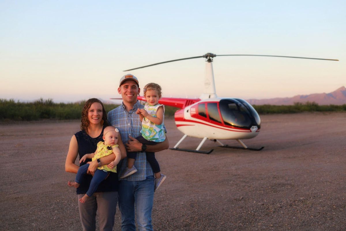 de Roos family in front of a helicopter