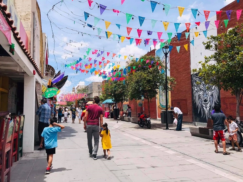 Kurvits family walking in Mexico